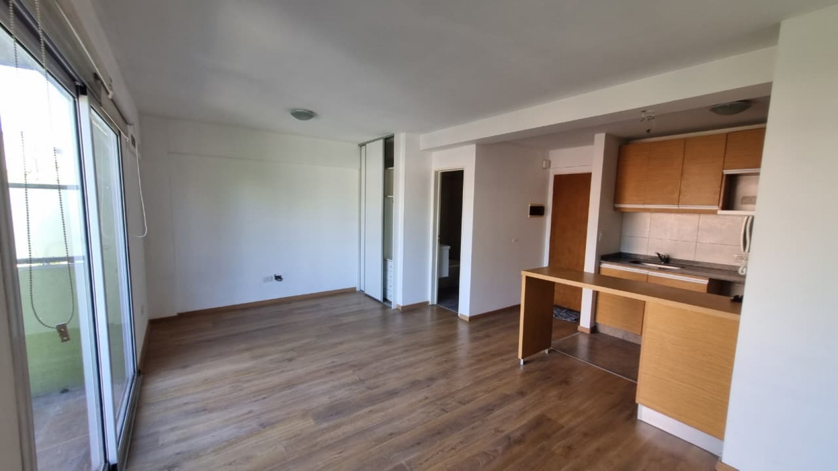 Monoambiente con cochera en Moron Sur