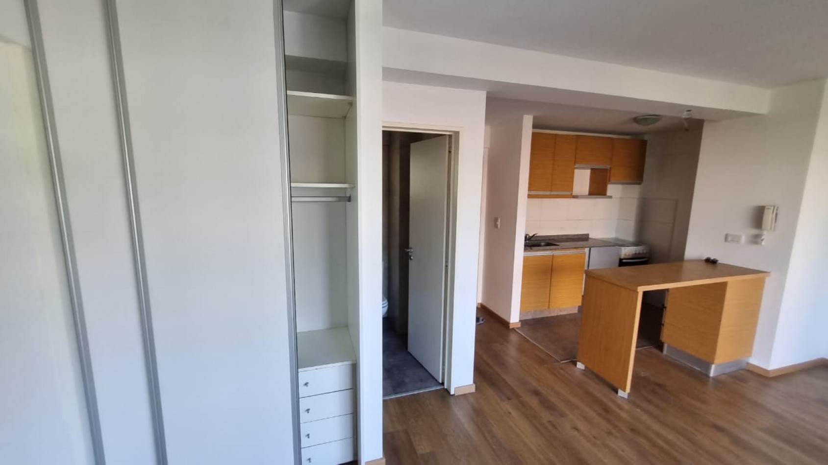 Monoambiente con cochera en Moron Sur