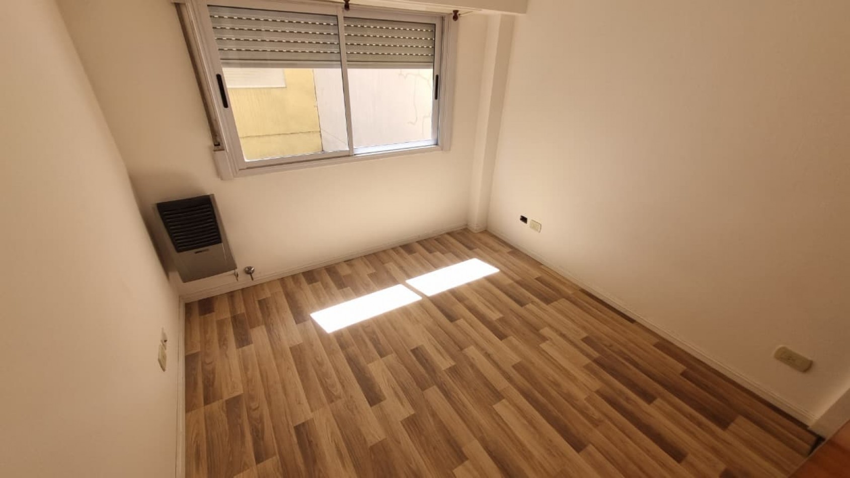 Departamento de 2 amb. con cochera descubierta en Moron Sur