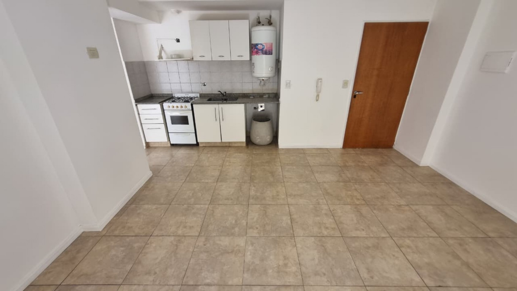 Departamento de 2 amb. con cochera descubierta en Moron Sur