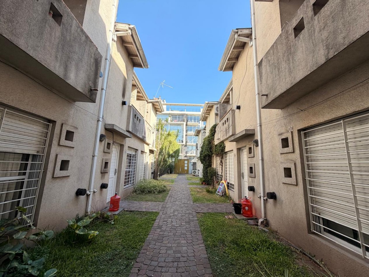 Departamento de 2 ambientes con cochera descubierta en Castelar Sur