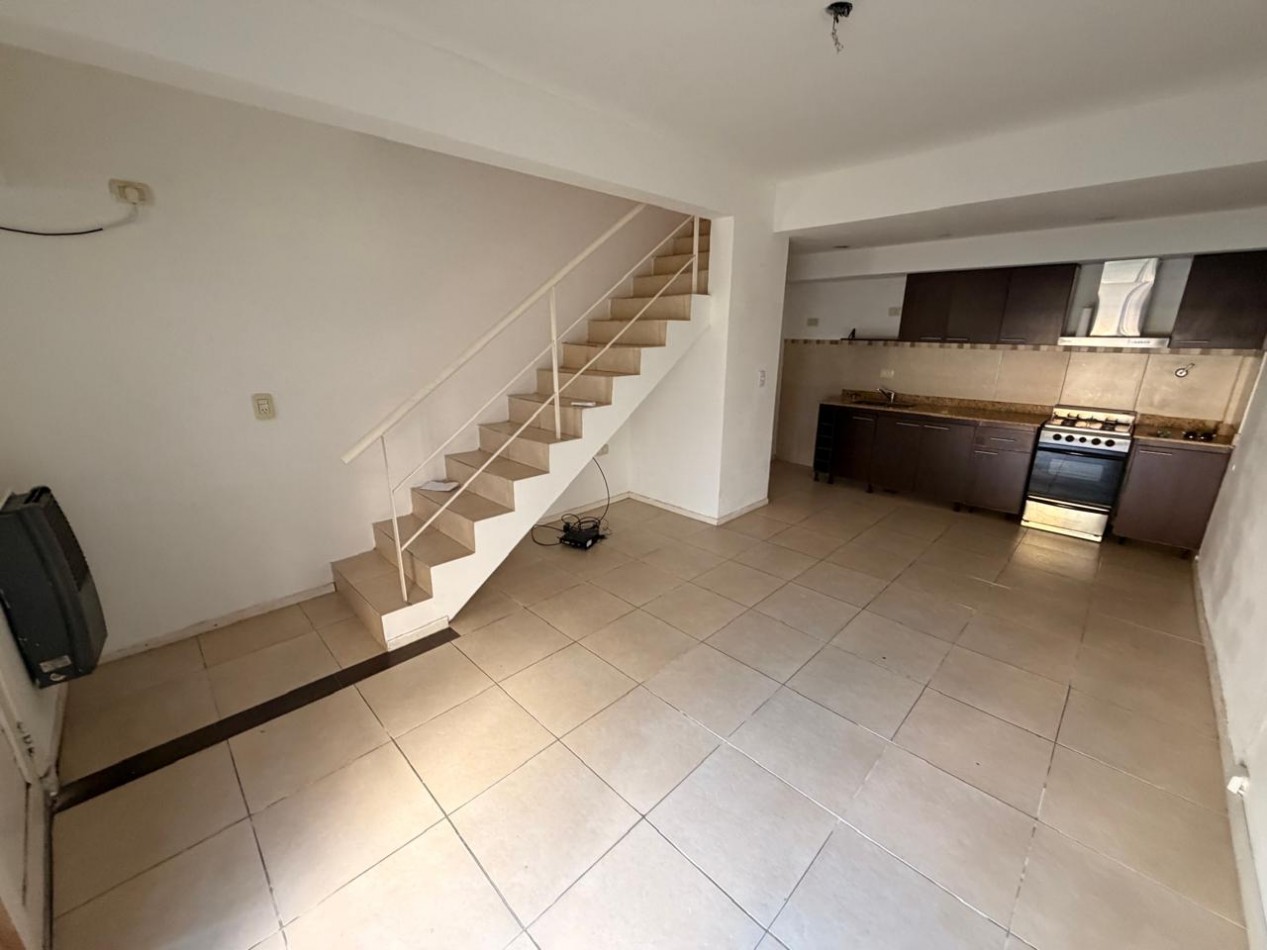 Departamento de 2 ambientes con cochera descubierta en Castelar Sur