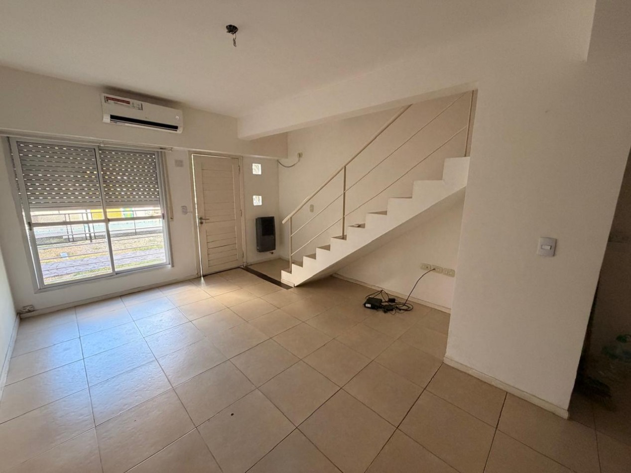 Departamento de 2 ambientes con cochera descubierta en Castelar Sur