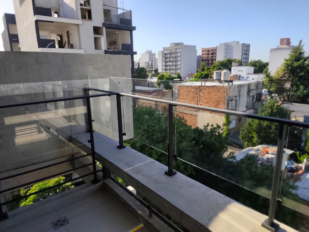 Departamento de 2 amb. a estrenar en Moron Sur