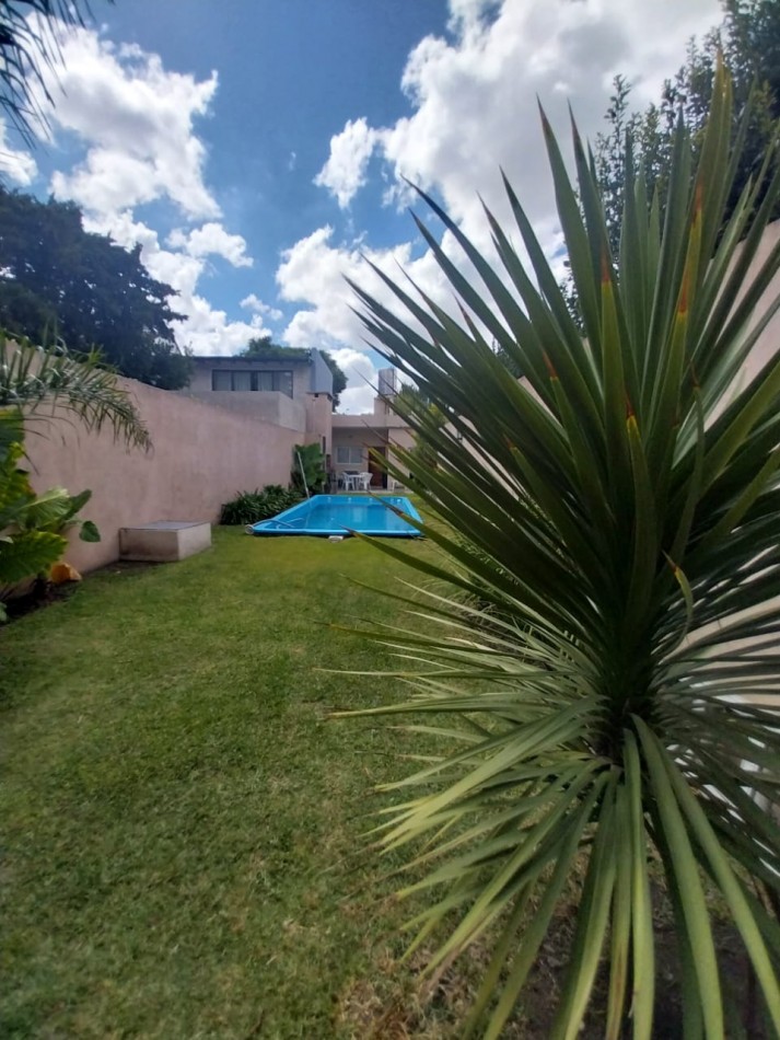 Casa reciclada con pileta, parrilla y cochera cubierta | Ituzaingo Norte 