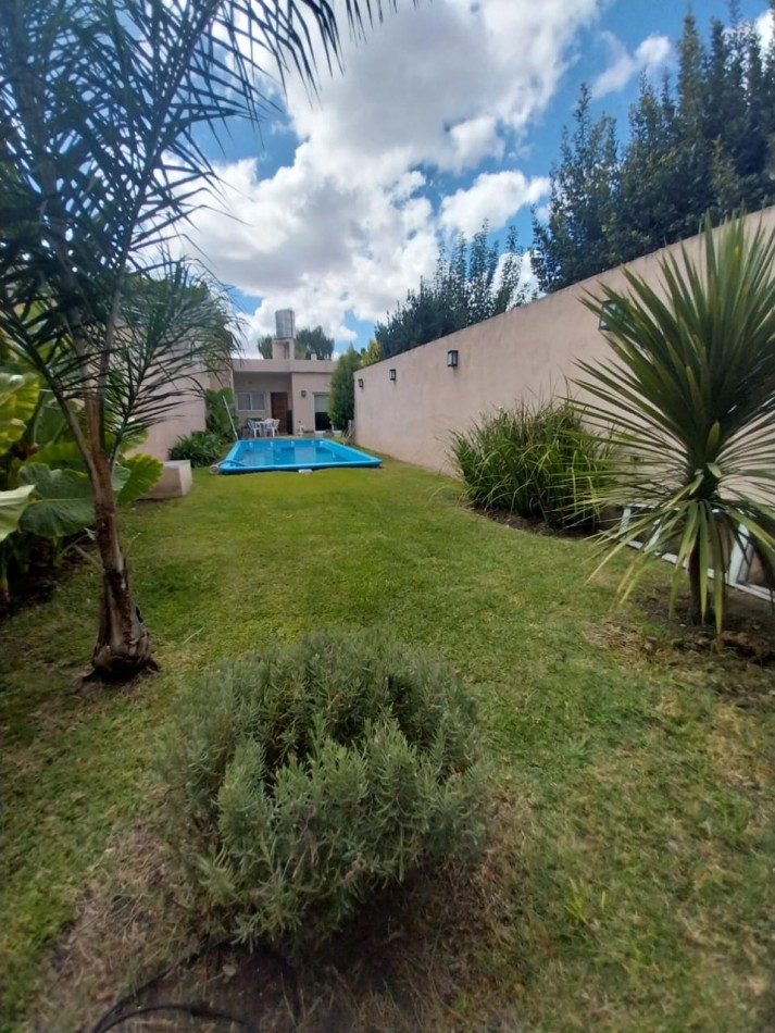 Casa reciclada con pileta, parrilla y cochera cubierta | Ituzaingo Norte 