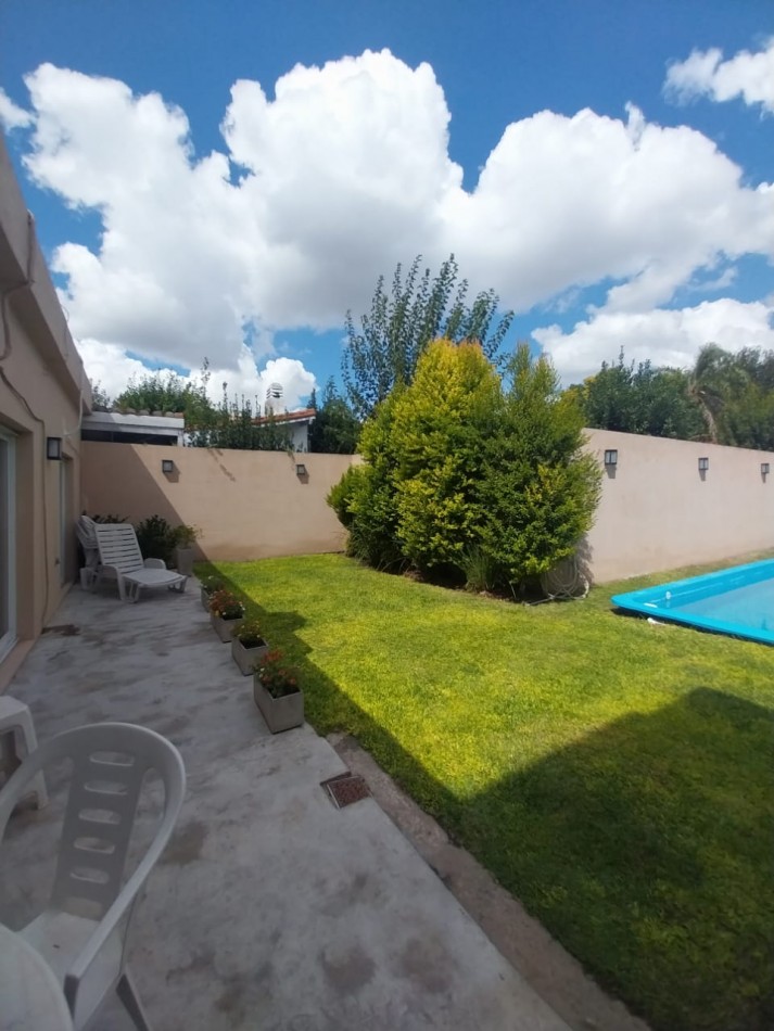 Casa reciclada con pileta, parrilla y cochera cubierta | Ituzaingo Norte 