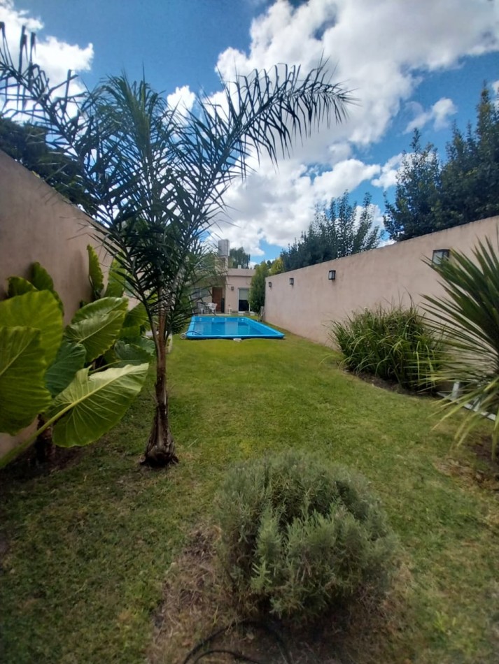 Casa reciclada con pileta, parrilla y cochera cubierta | Ituzaingo Norte 