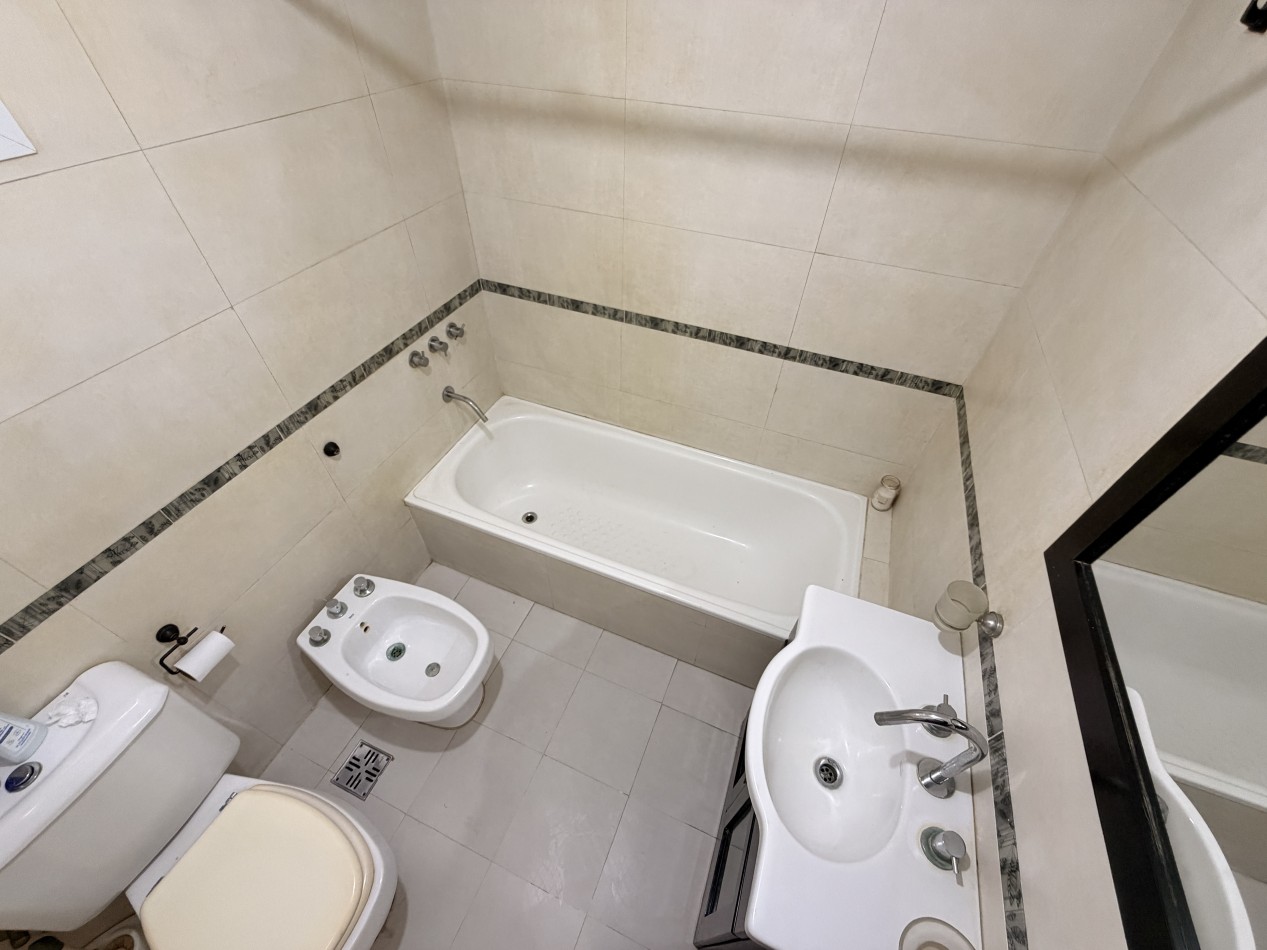 Alquiler departamento de dos ambientes Castelar - Semipiso