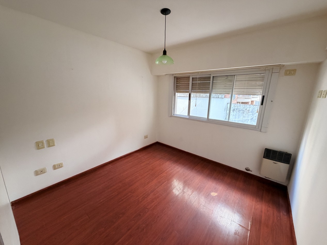 Alquiler departamento de dos ambientes Castelar - Semipiso