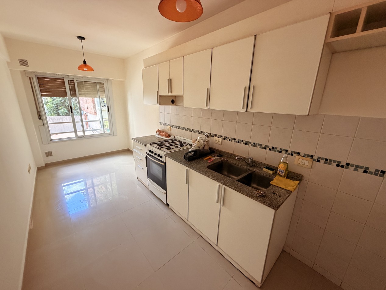 Alquiler departamento de dos ambientes Castelar - Semipiso