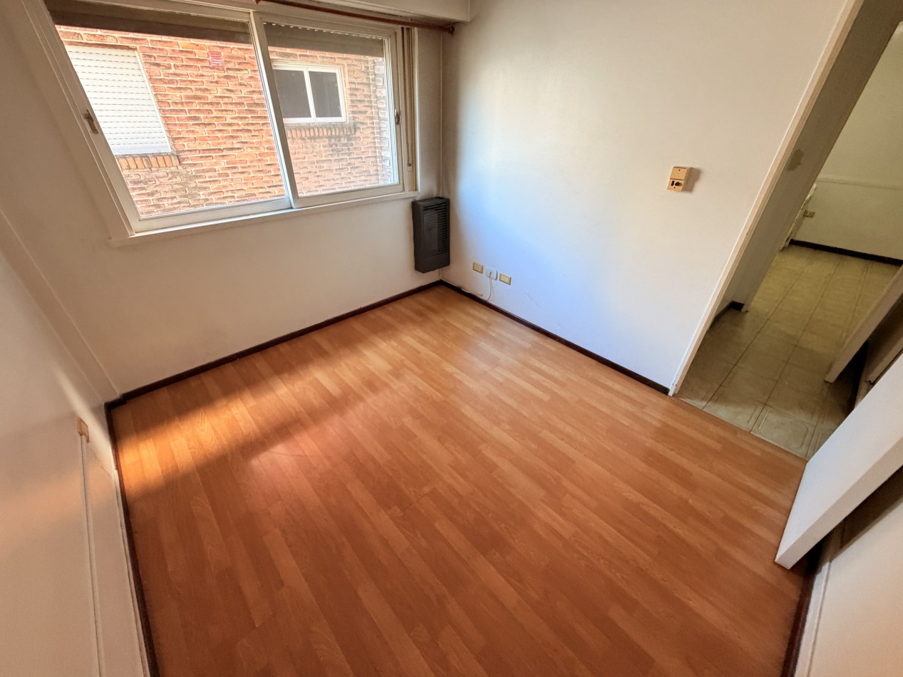 Venta de dos ambientes en Castelar