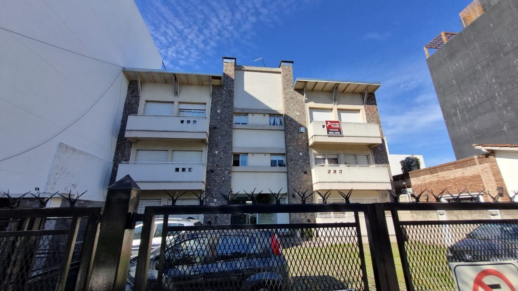 Departamento de 2 amb con cochera descubierta en Castelar Sur