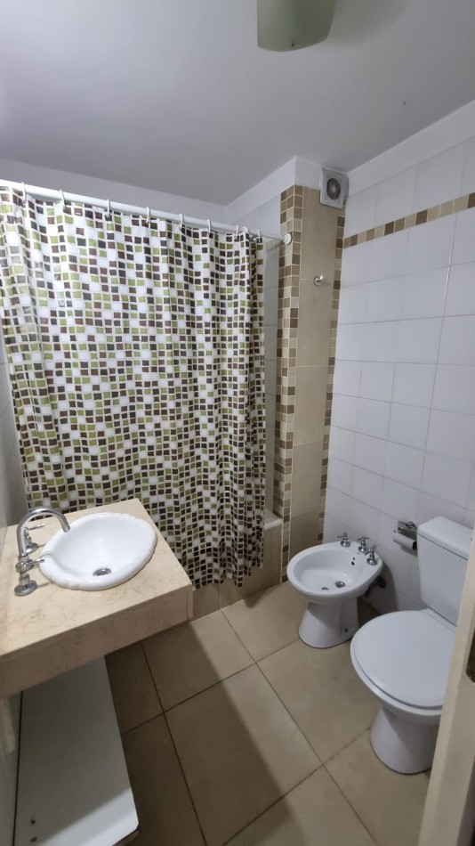 Departamento de 2 amb con cochera descubierta en Castelar Sur