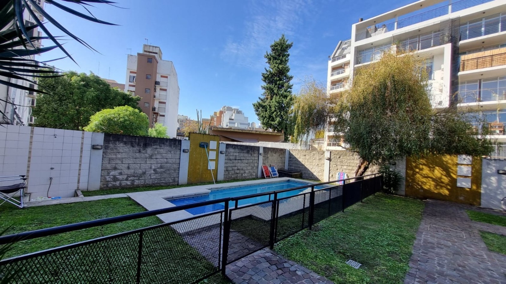 Departamento de 2 amb con cochera descubierta en Castelar Sur