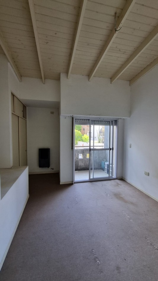 Departamento de 2 amb con cochera descubierta en Castelar Sur