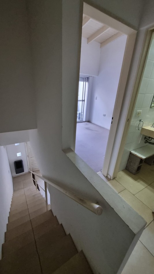Departamento de 2 amb con cochera descubierta en Castelar Sur