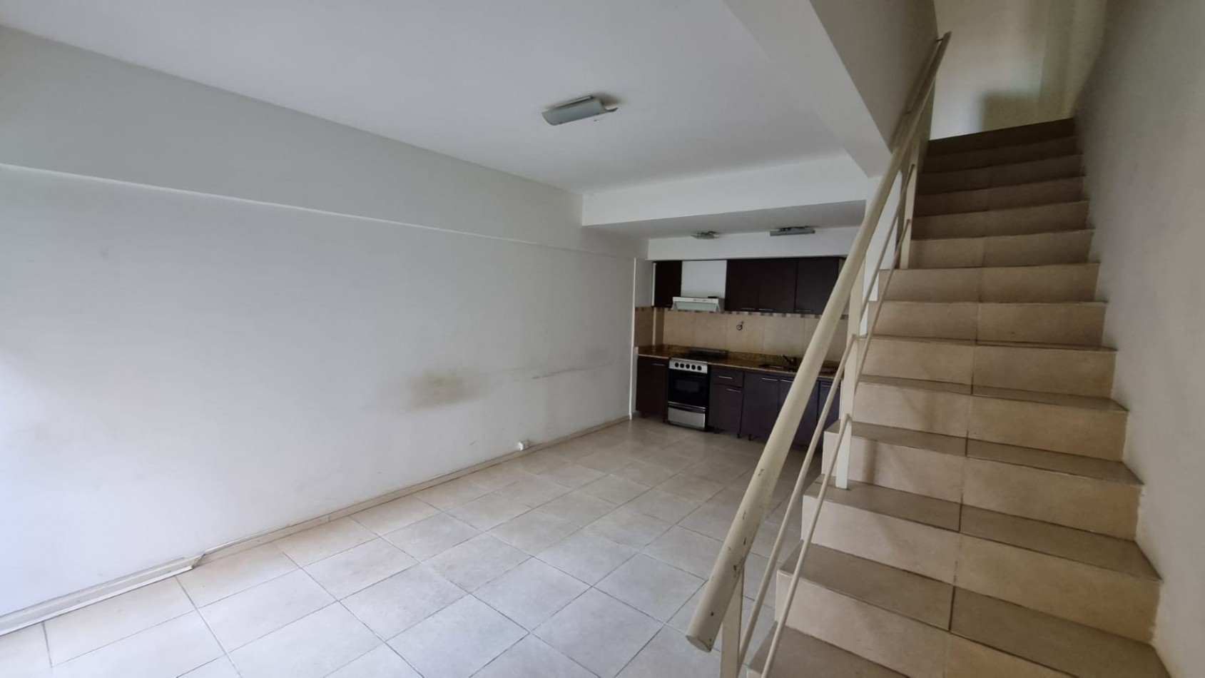 Departamento de 2 amb con cochera descubierta en Castelar Sur