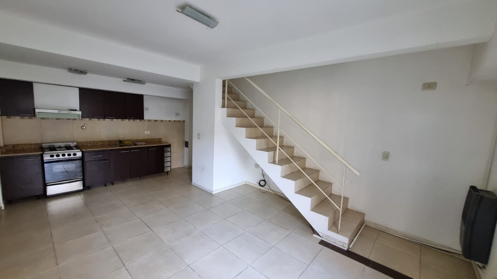 Departamento de 2 amb con cochera descubierta en Castelar Sur