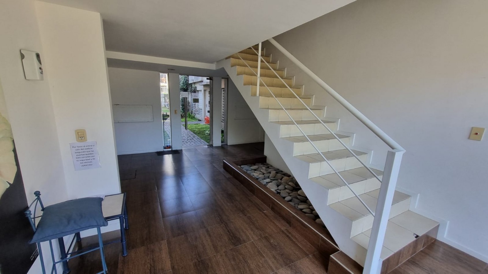 Departamento de 2 amb con cochera descubierta en Castelar Sur