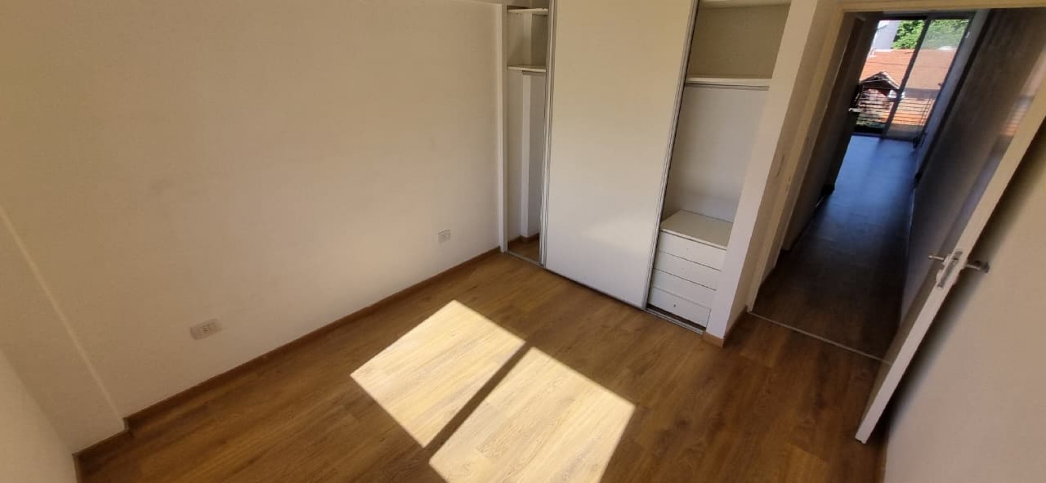Departamento de 2 amb. con cochera cubierta en Moron Sur