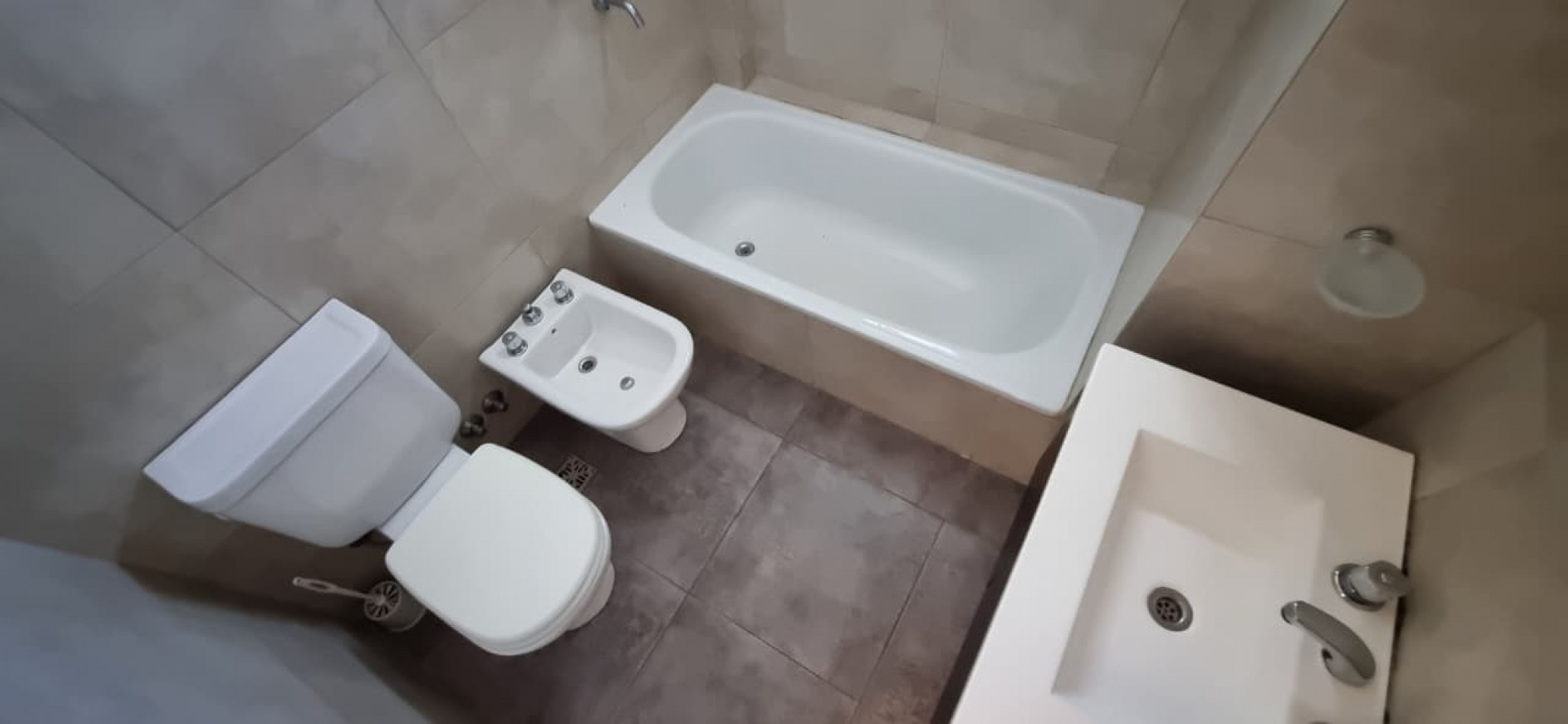 Departamento de 2 amb. con cochera cubierta en Moron Sur