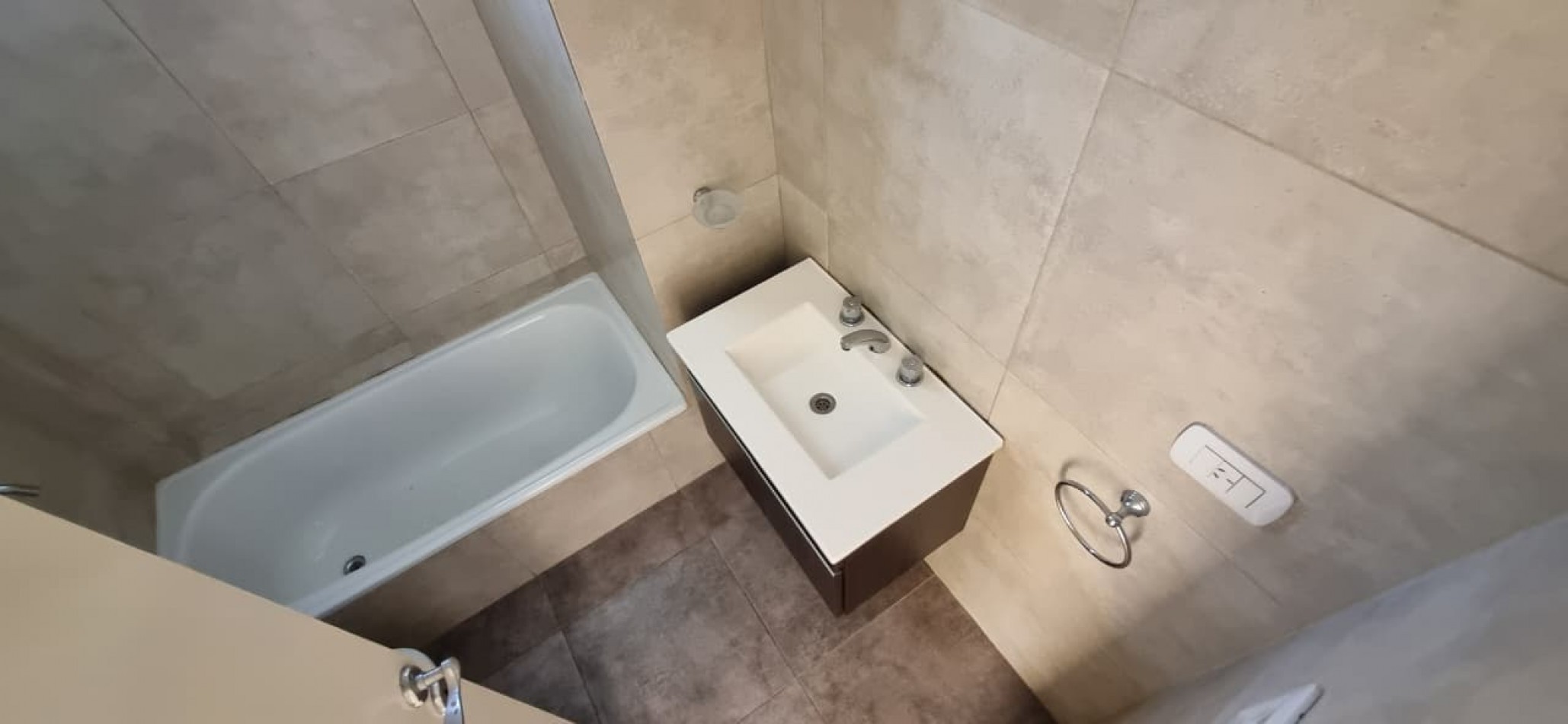Departamento de 2 amb. con cochera cubierta en Moron Sur