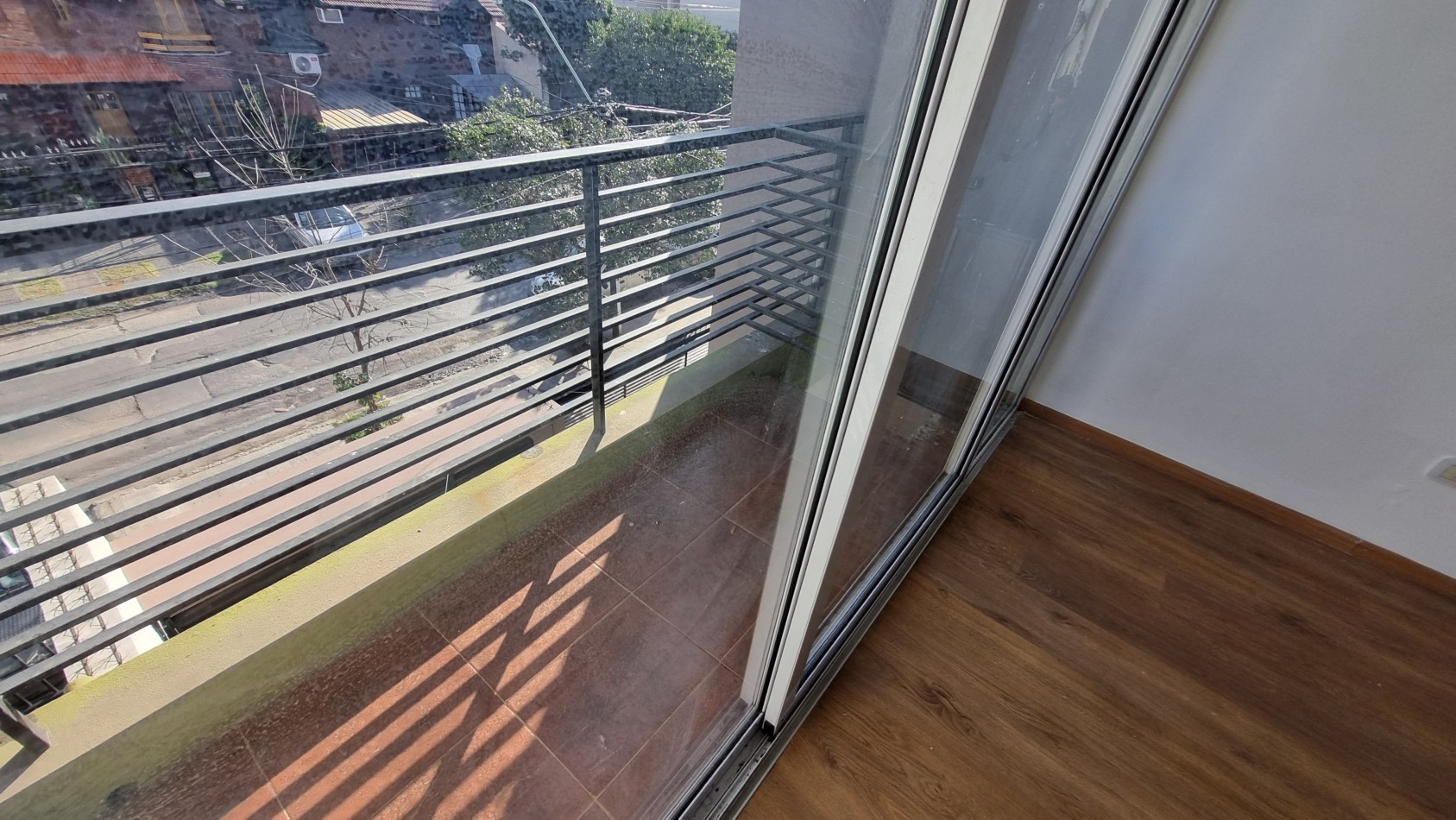 Departamento de 2 amb. con cochera cubierta en Moron Sur