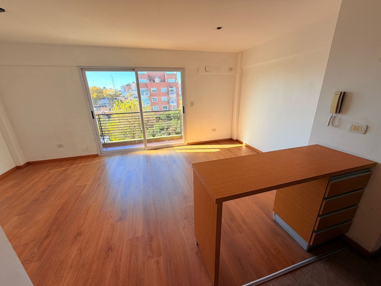 Monoambiente en alquiler en Moron Sur