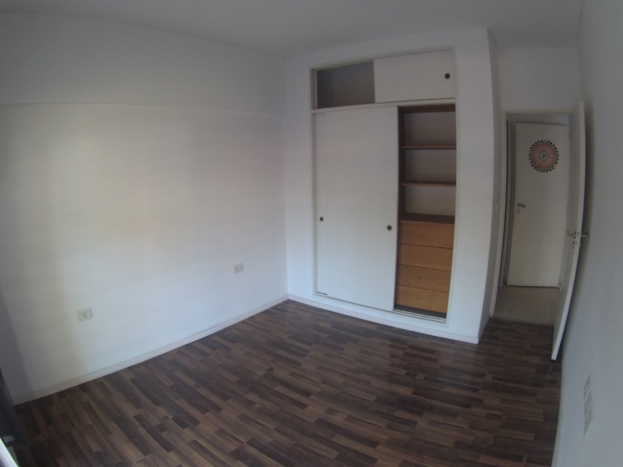 Departamento 2 amb. en planta baja con cochera