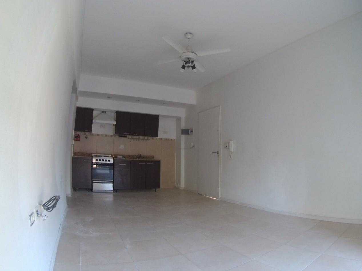 Departamento 2 amb. en planta baja con cochera