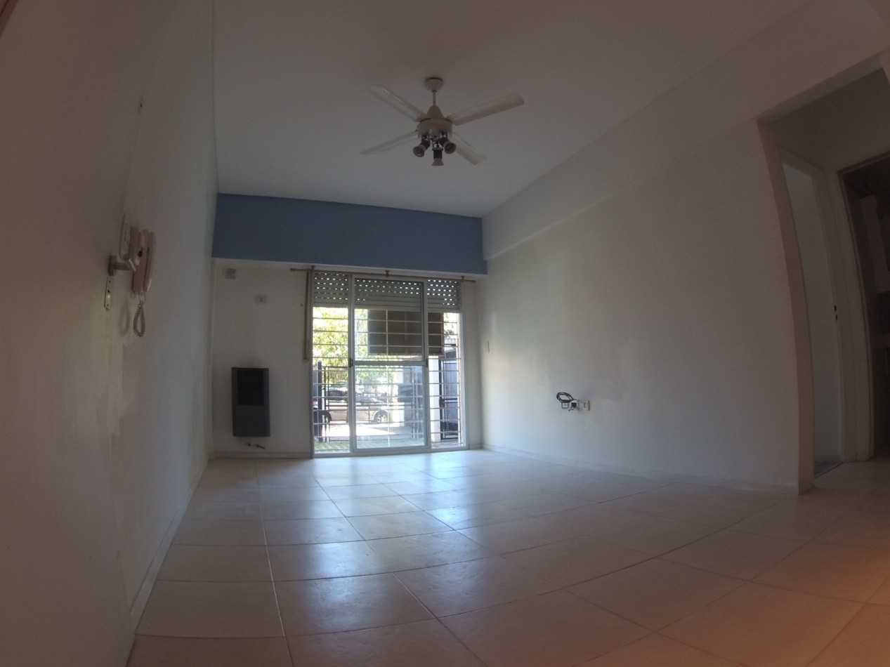 Departamento 2 amb. en planta baja con cochera
