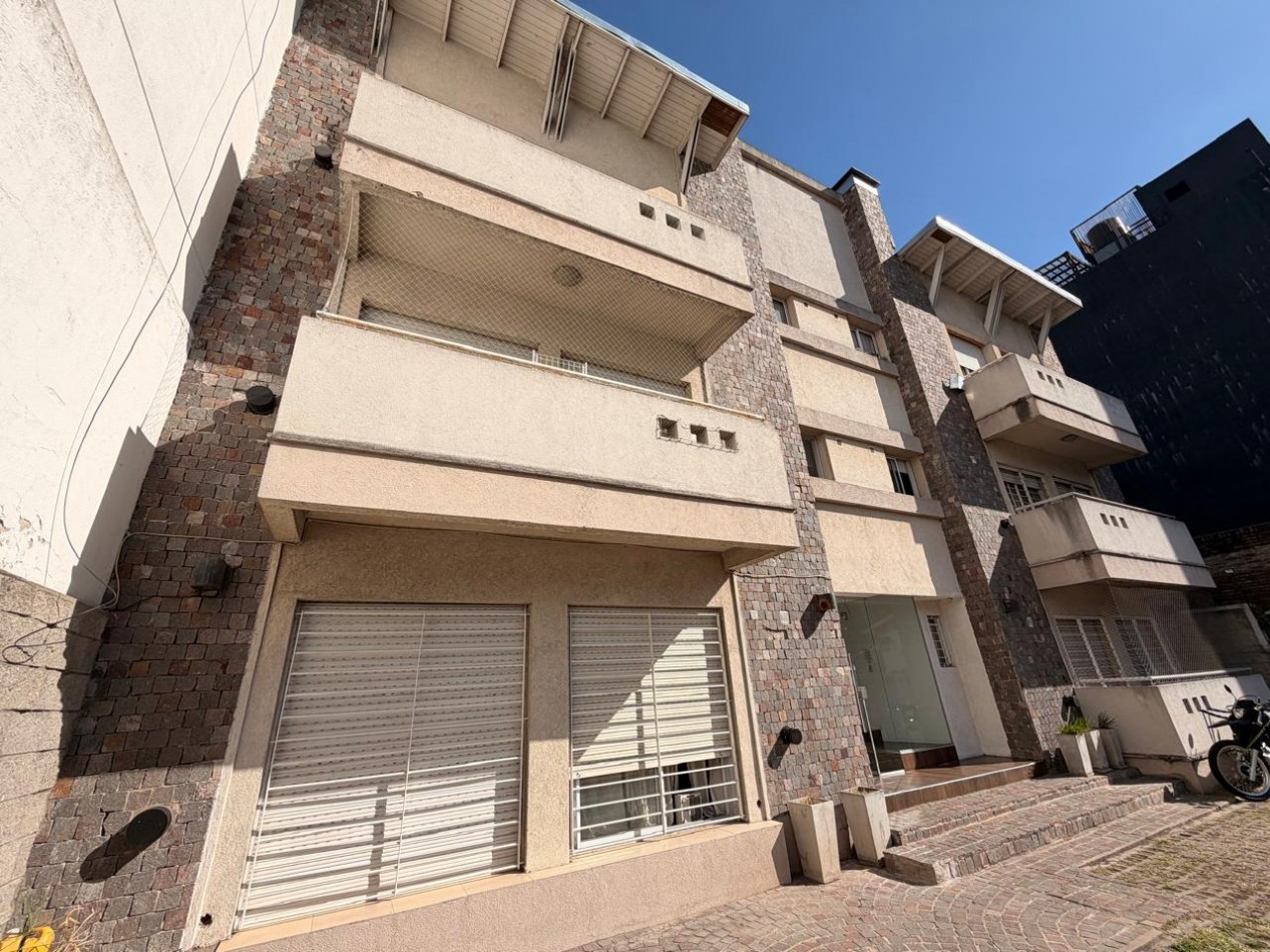 Departamento 2 amb. en planta baja con cochera