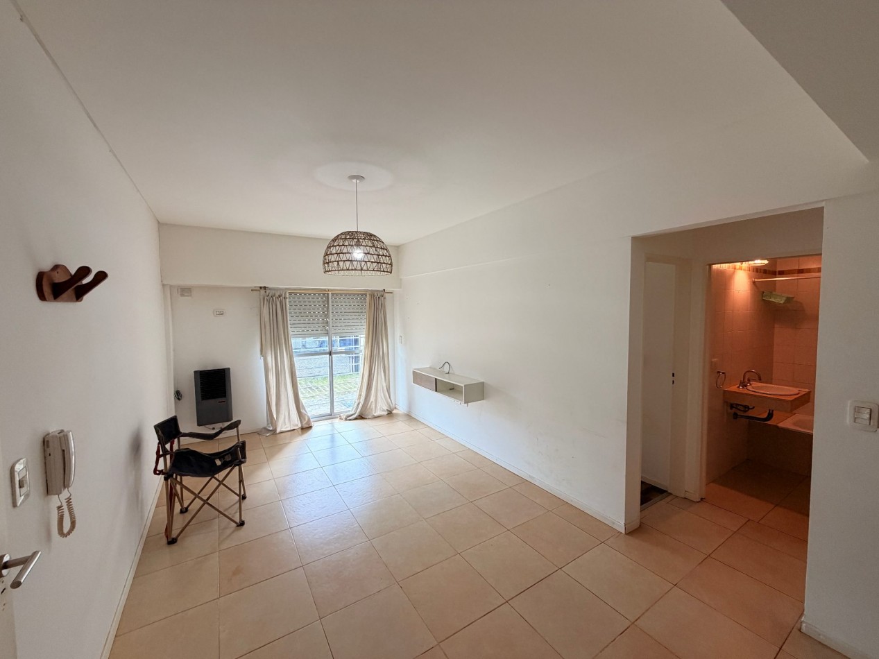 Departamento 2 amb. en planta baja con cochera