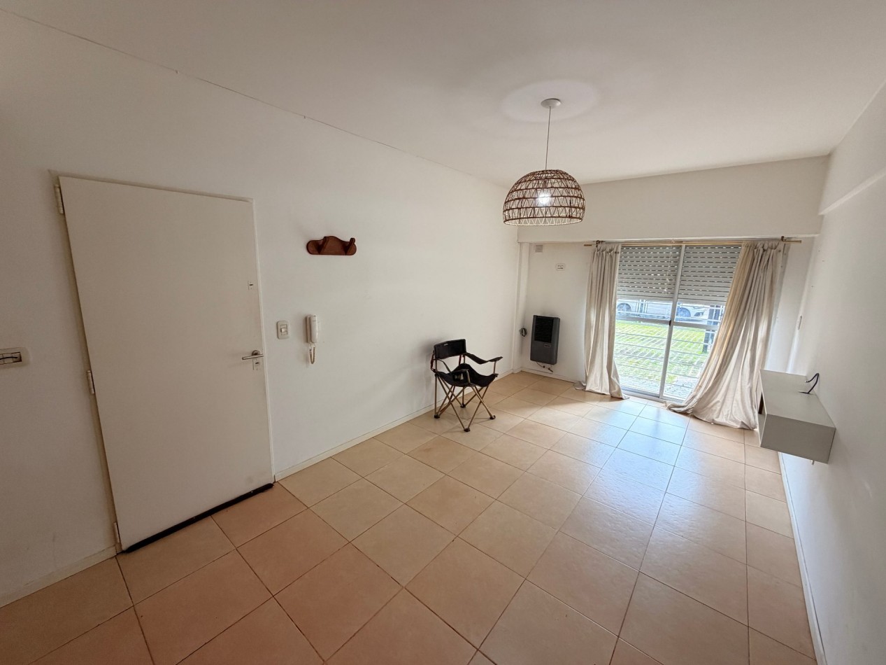 Departamento 2 amb. en planta baja con cochera