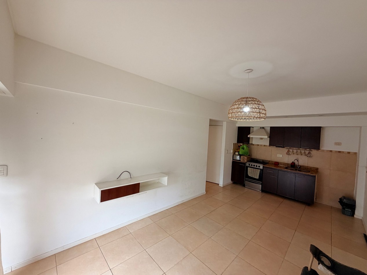 Departamento 2 amb. en planta baja con cochera