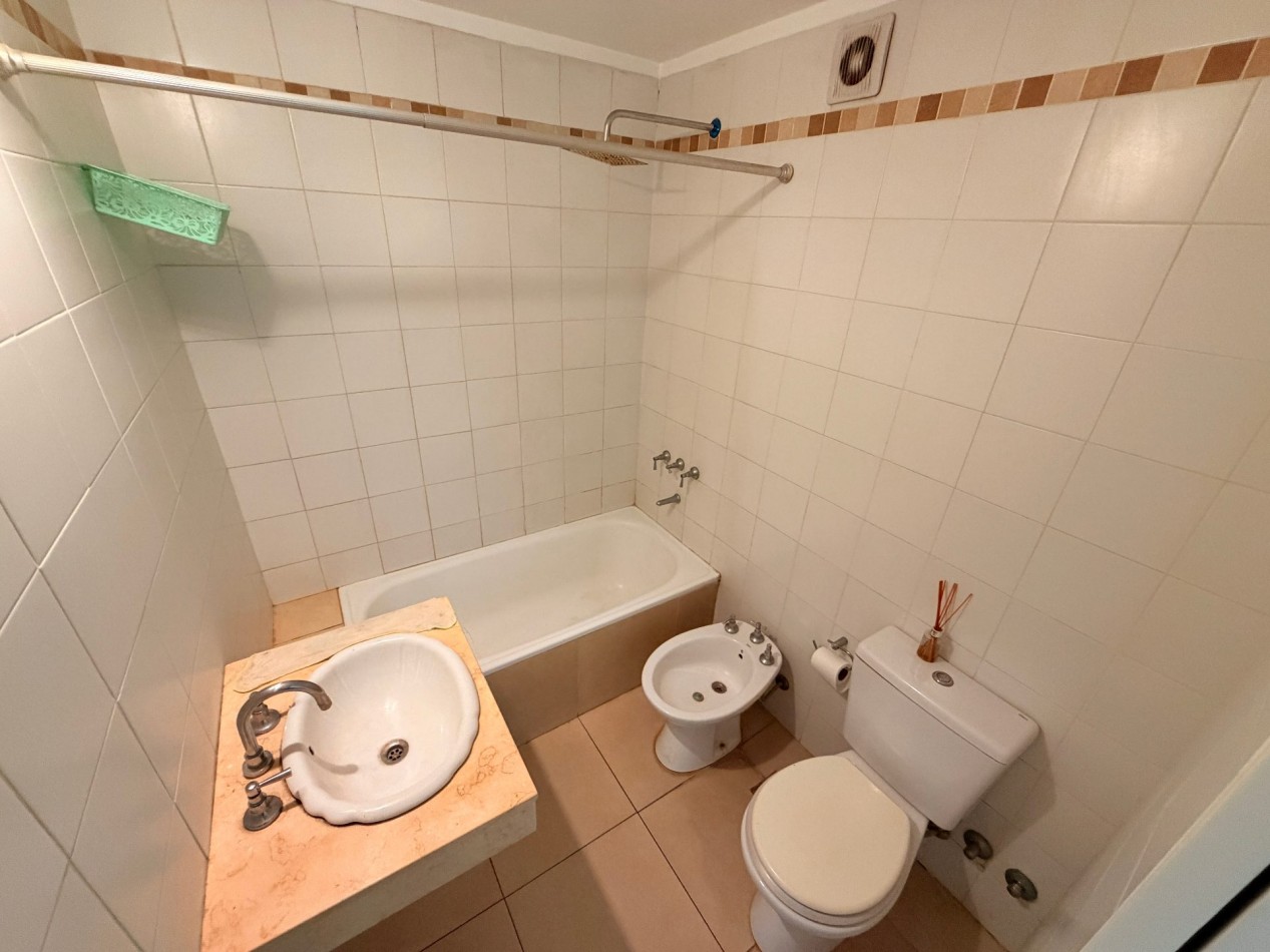 Departamento 2 amb. en planta baja con cochera