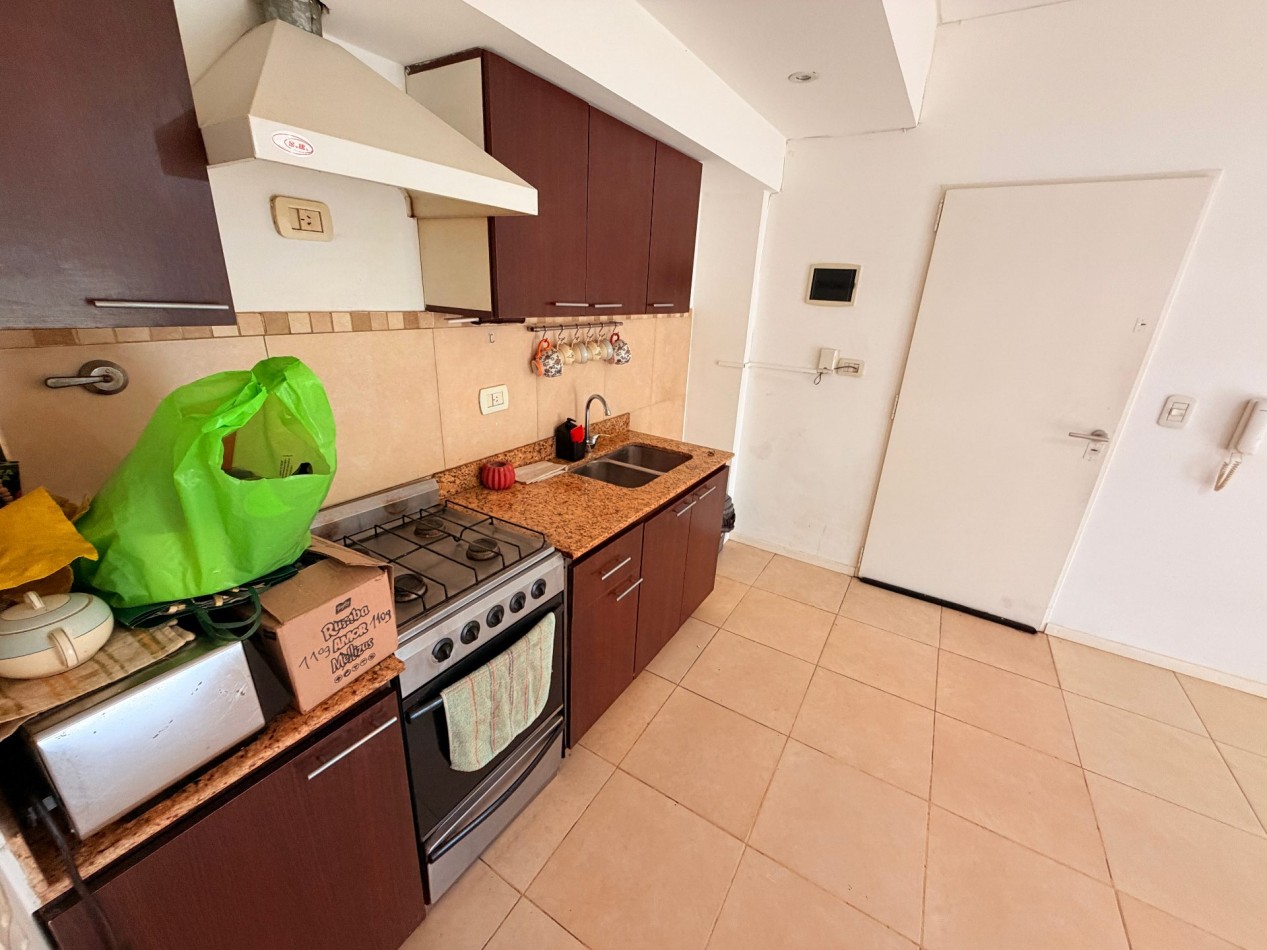 Departamento 2 amb. en planta baja con cochera