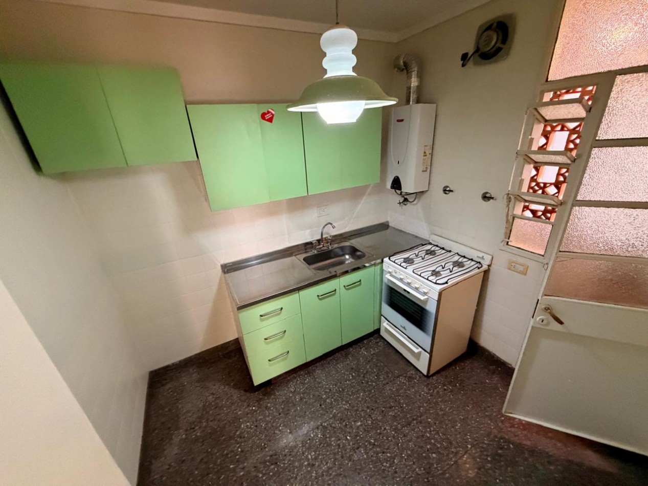 Departamento de 3 Ambientes con Cochera Cubierta en Excelente Zona de Ramos Mejia