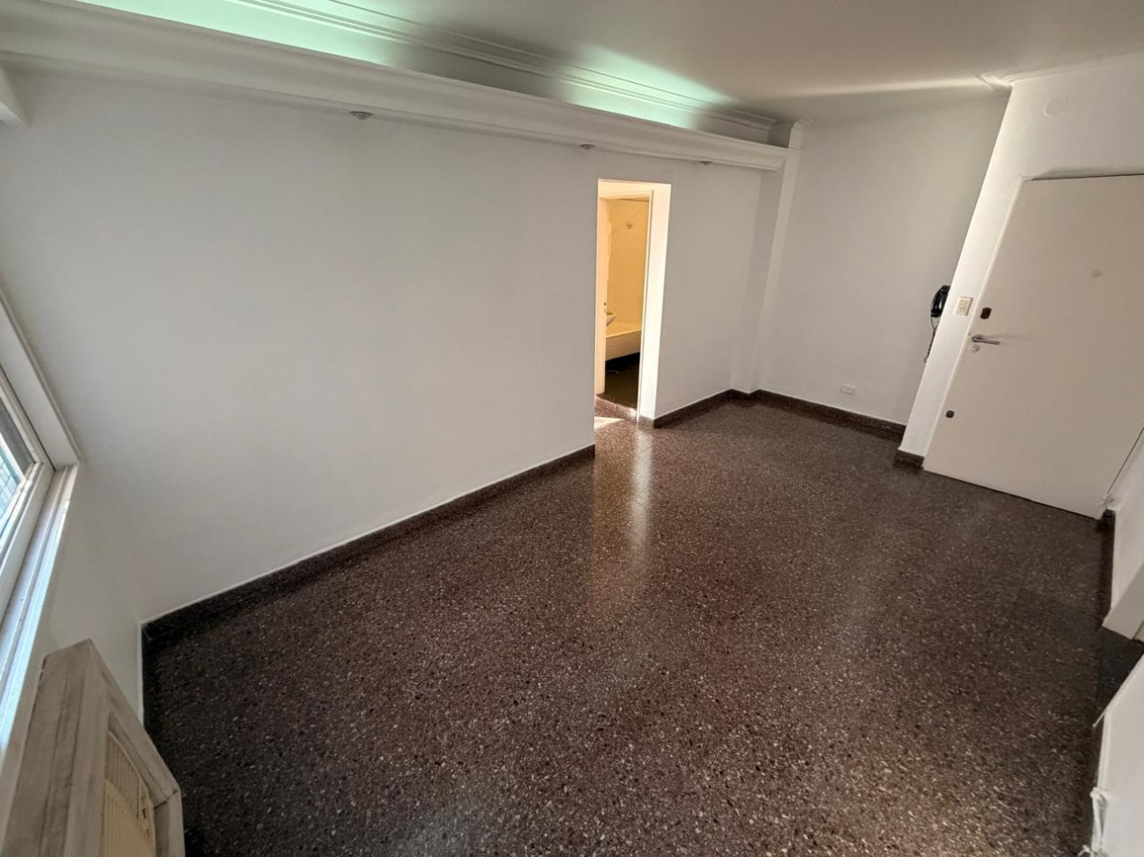 Departamento de 3 Ambientes con Cochera Cubierta en Excelente Zona de Ramos Mejia