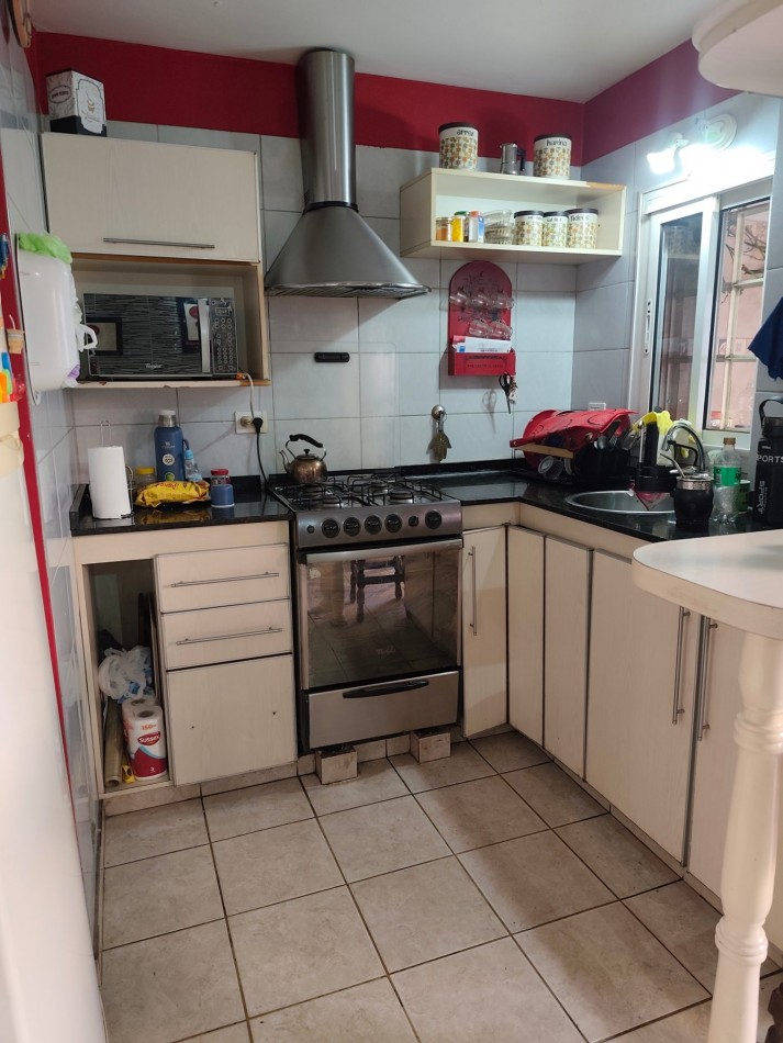 Casa con Departamento en Planta Alta - Moron