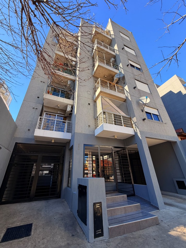 Departamento de 2 ambientes en Moron Sur