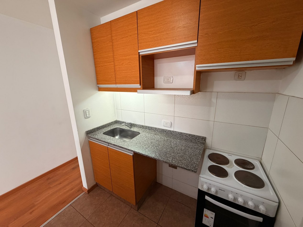 Departamento de 2 ambientes con cochera descubierta en Moron Sur
