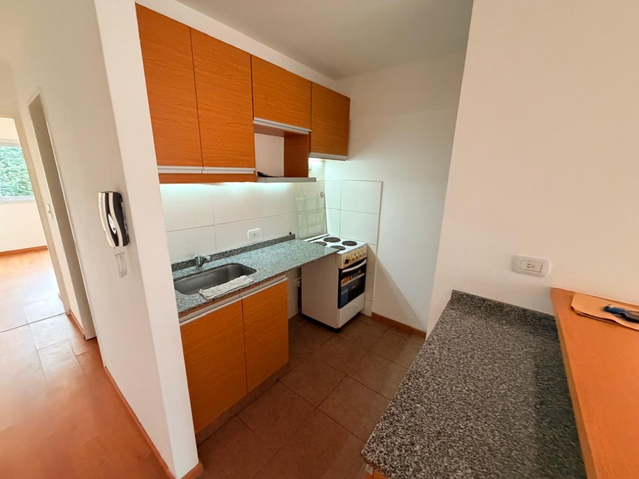 Departamento de 2 ambientes con cochera cubierta