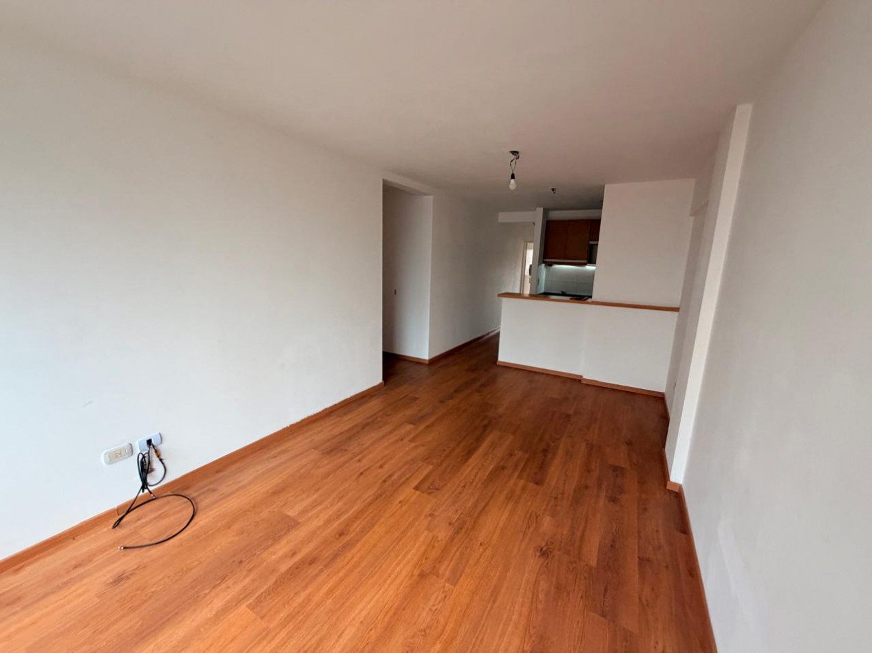Departamento de 2 ambientes con cochera cubierta