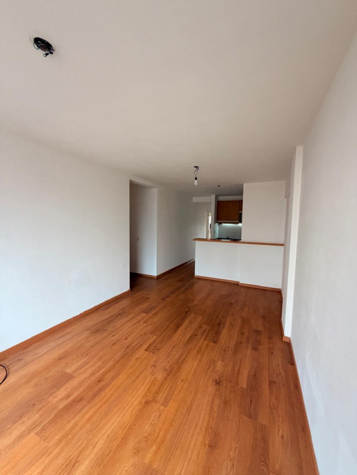 Departamento de 2 ambientes con cochera cubierta