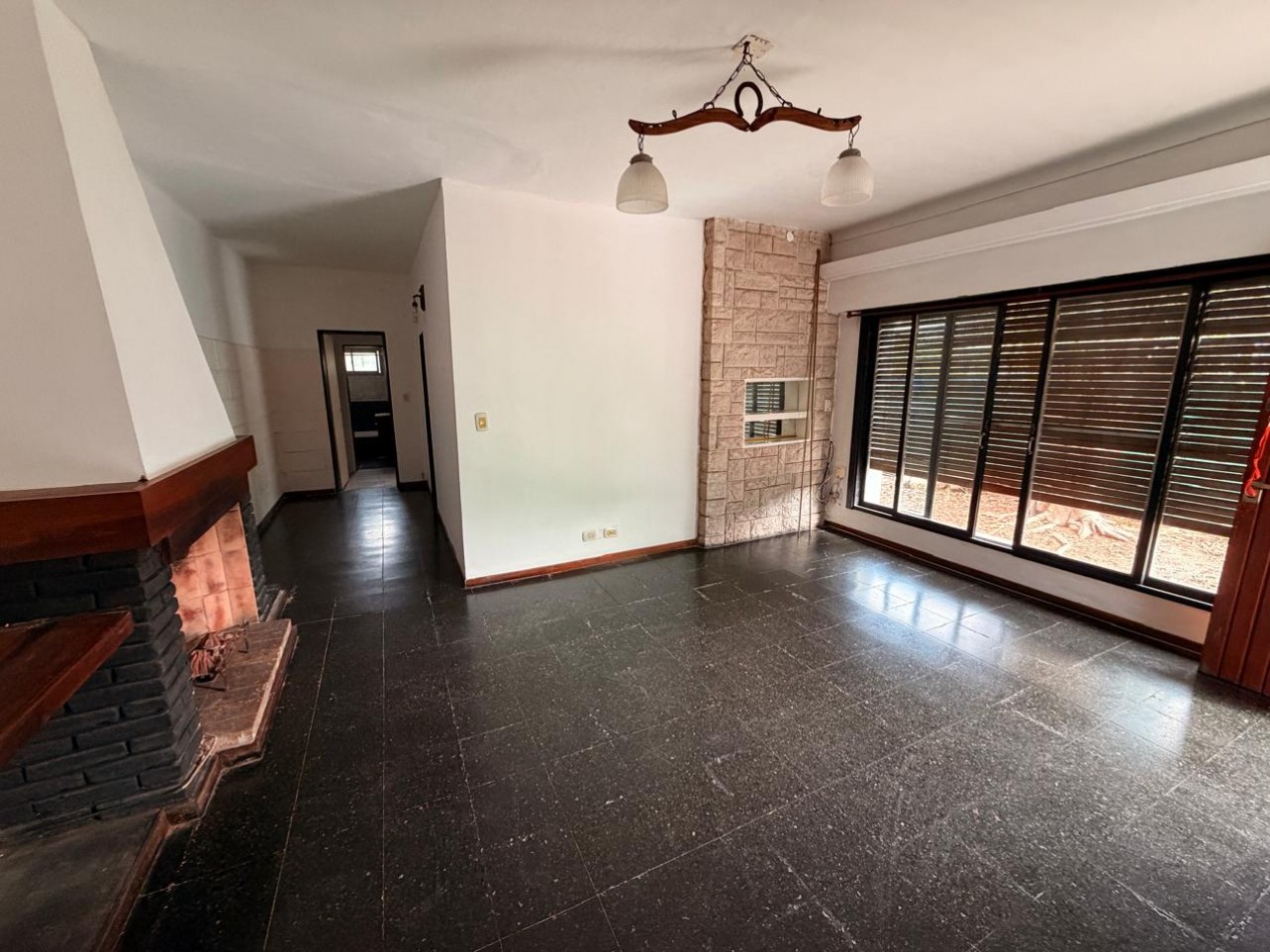 Venta de tres casas en Ituzaingo