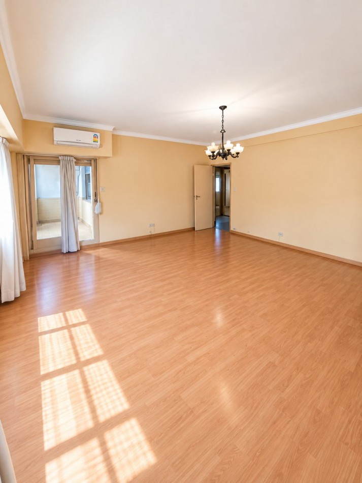 Departamento de 3 ambientes con cochera cubierta en Ramos Mejia
