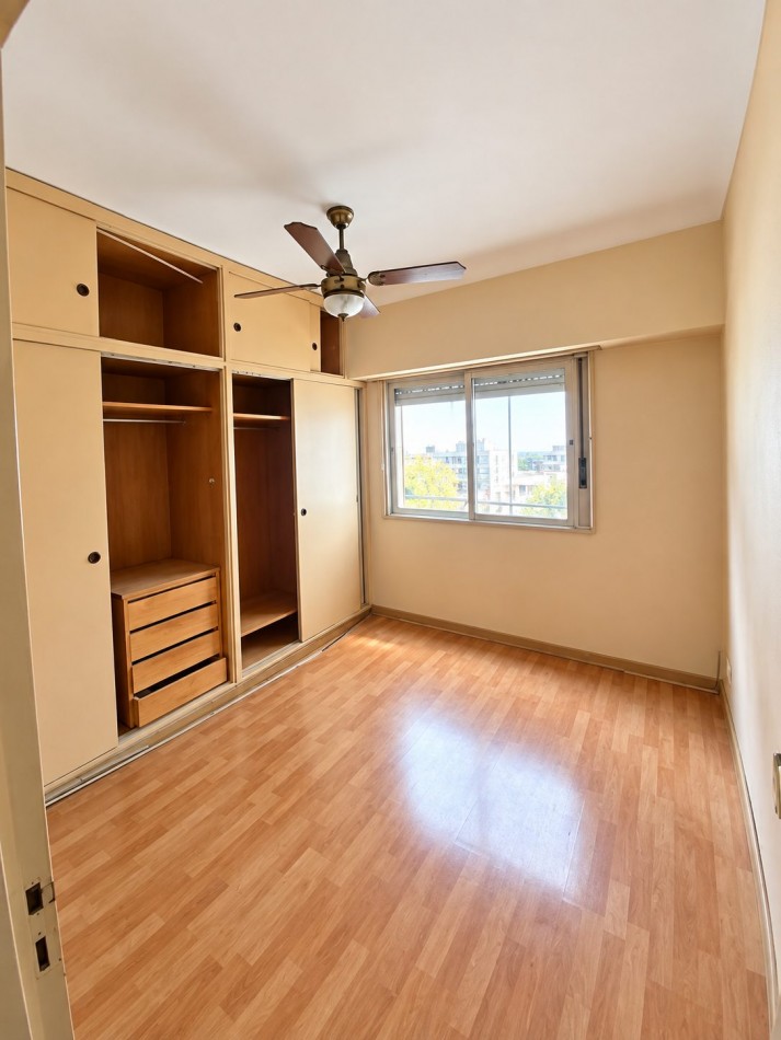 Departamento de 3 ambientes con cochera cubierta en Ramos Mejia