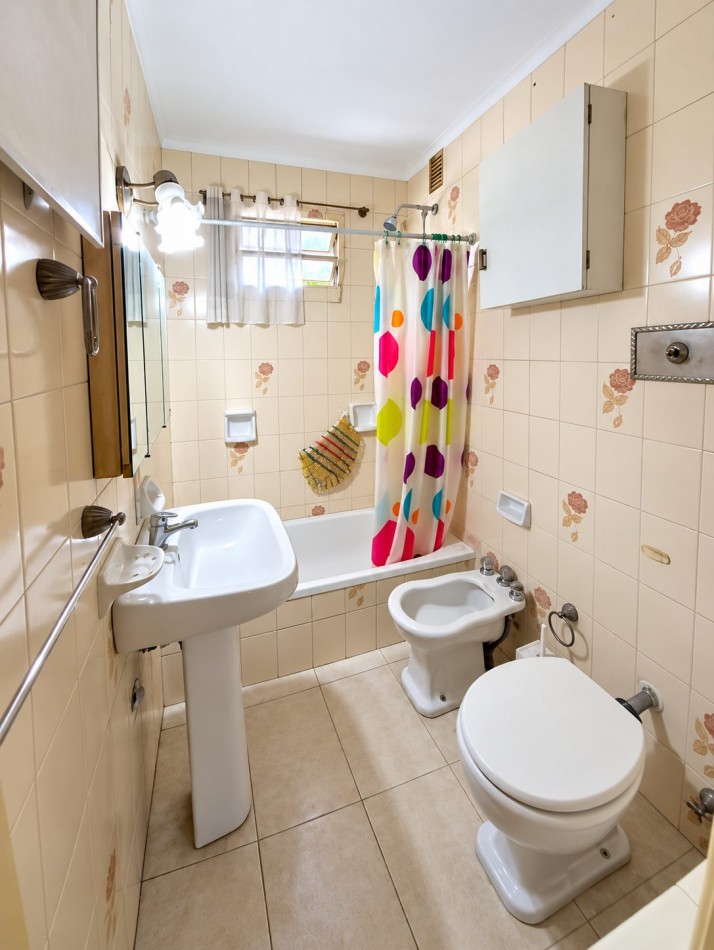 Departamento de 3 ambientes con cochera cubierta en Ramos Mejia